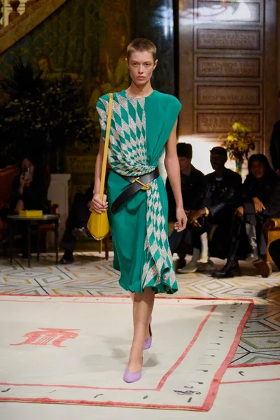 Look 27